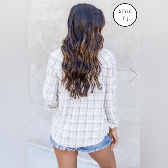 Pink Lily “Just Alike” Beige Plaid Button Up Blouse size Medium - Picture 2 of 7